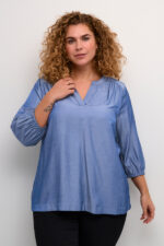 Kaffe Curve blå bluse KCnora Blouse Chambray Blue med v-udskæring