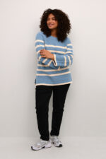 Kaffe Curve stribet strik blå/hvid KCmilla Knit Pullover Faded Denim Sand Stripe lille slids i siderne