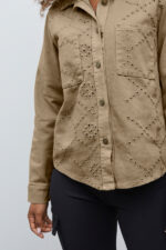 Sorbet SBrose jacket plaza taupe skjorte jakke med hullet mønster brystlommer knappelukning