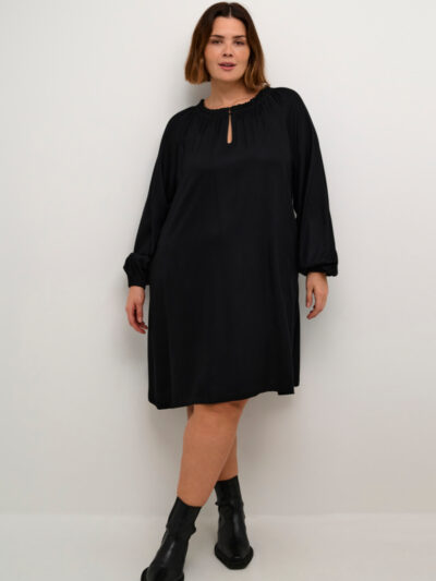 Kaffe Curve Black Deep KCjane Dress kort sort kjole lange ærmer