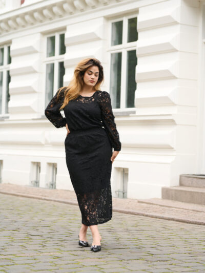 Kaffe Curve Black KClanica Lace Skirt sort blonde nederdel med kort tætsiddende underskørt og slids bagpå