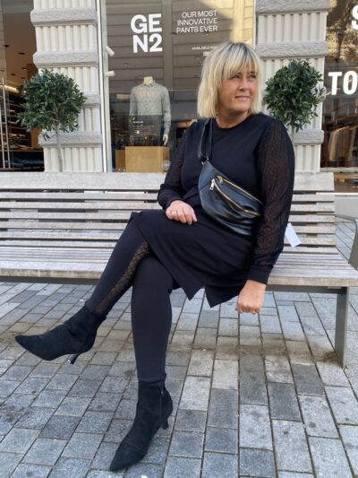 langærmet sort kjole ONLY Carmakoma CARCAIAL Short Dress Black Mesh sleeves