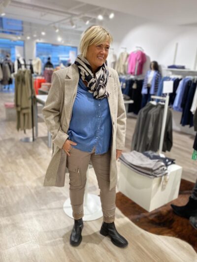 janni med beige lang jakke ONLY Carmakoma Simply Taupe MELANGE Coat CARNANCY LIFE COAT OTW