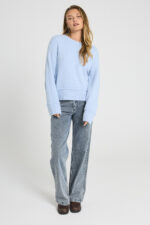 Blå strik med trykknapper i siderne. Freequent FQMULLE-PULLOVER Chambray Blue Melange