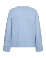 Ryggen af Blå strik med trykknapper i siderne. Freequent FQMULLE-PULLOVER Chambray Blue Melange