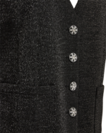 Closeup af Glitrende sort vest med sølv knapper og lommer foran Freequent FQNANNILUX-WAISTCOAT Black w Silver