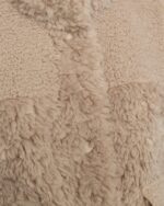 vendbar beige jakke i ruskind og faux fur med frontlommer. Freequent FQBAMBI-JACKET Moonbeam