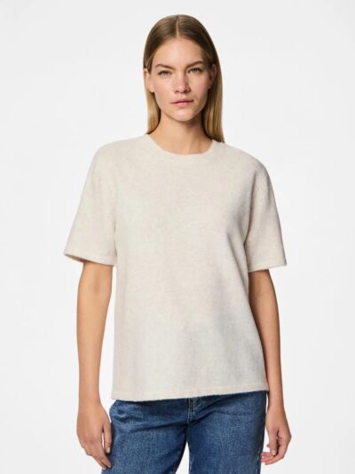 model med tynd kortærmetbeige strik t-shirt PIECES PCPIKO SS O-NECK KNIT birch melange