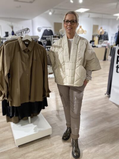 lene med hvid vest kortærmet jakke NÜ Yusra Jacket 125 Seasand 8357-35