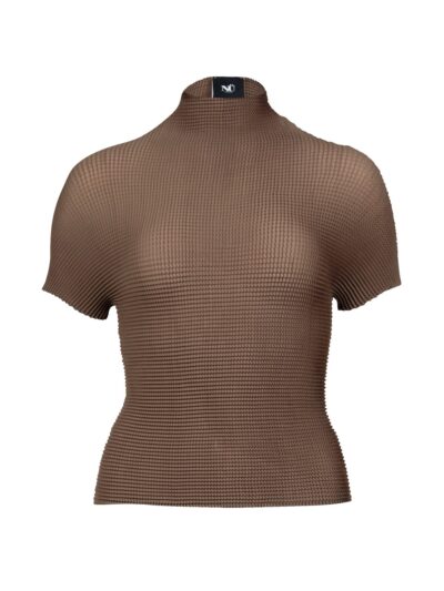 brun strik t-shirt med korte ærmer og høj hals. NÜ Yonna Tee Mud 8347-52