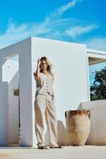 model beige bukser med tynde hvide striber. Freequent Sand Off-white FQLAVEGA-PANTS