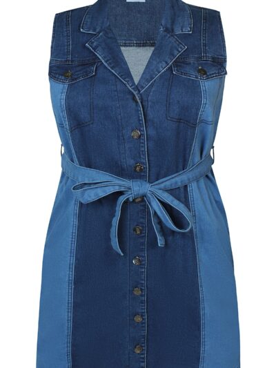 blå denimkjole uden ærmer med knappelukning og bindebånd i talje. ZHENZI Hope 786-Dress Nigella Blue