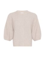 beige strik med 2/4 ærmer og rund hals. MOSS Copenhagen MSCHHila Hope 2/4 Pullover Oatmeal