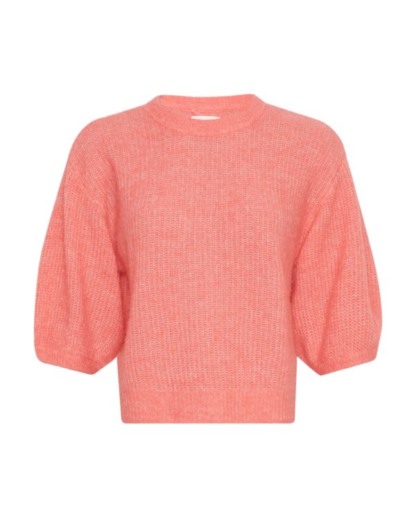 strik bluse i coral med 2/4 ærmer og rund hals. MOSS Copenhagen MSCHHila Hope 2/4 Pullover Coral