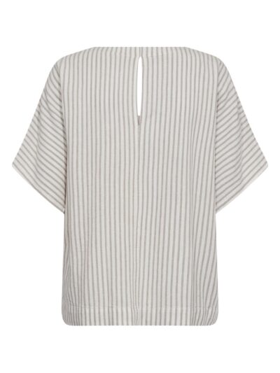 ryggen af Stribet beige t-shirt med korte ærmer og lille åbning på ryggen. Freequent Star Off-white w Simply Taupe FQLAVISCO-BLOUSE