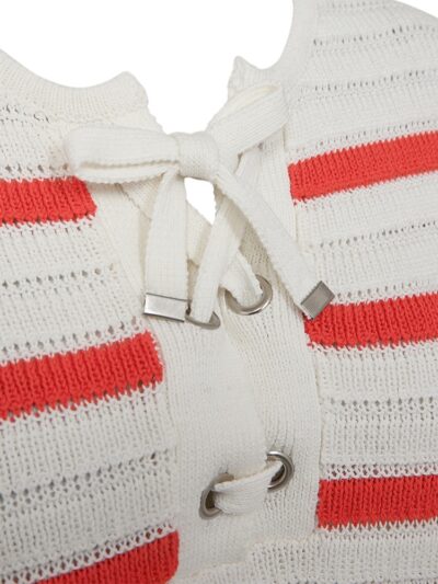 closeup af stribet strik i hvid/rød med brede ribkanter og snøre ved halsudskæringen.Freequent Star Off-white Bittersweet FQSAIL-PULLOVER