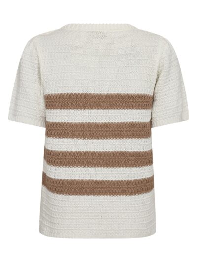 ryggen af strik t-shirt i hvid med 4 beige striber på kroppen og metallic knapper på den ene skulder. Freequent FQCOTLA-PULLOVER Star Off-white w Simply Taupe