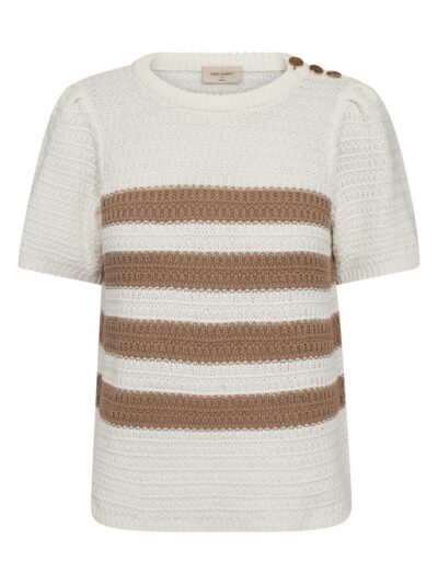 strik t-shirt i hvid med 4 beige striber på kroppen og metallic knapper på den ene skulder. Freequent FQCOTLA-PULLOVER Star Off-white w Simply Taupe
