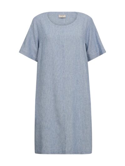 blå kortærmet t-shirt kjole med knapper på ryggen. Freequent Off-white w. Nebulas Blue FQLAVA-DRESS