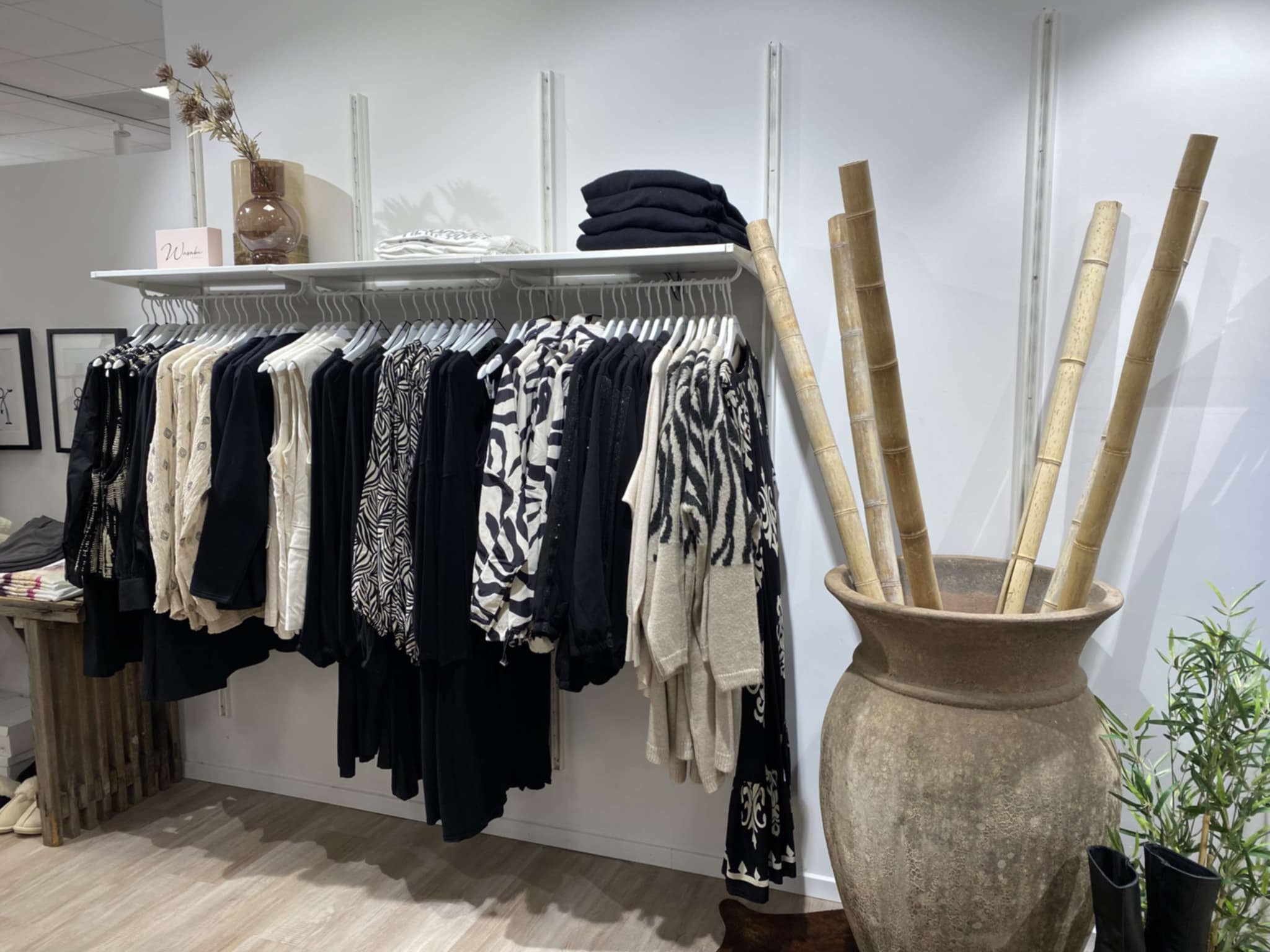 tøjbutik by lene esbjerg sorte og hvide nuancer