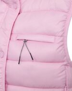 closeup af brystlomme på vatteret lyserød vest medhør krave og knaplukning. Freequent FQTOPPER-WAISTCOAT Lilac Sachet