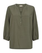 grøn bluse med v-hals og 3/4 ballonærmer. Freequent FQPENNY-BLOUSE Deep Lichen Green