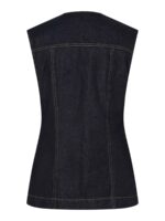 ryggen af mørkeblå denimvest med v-hals og knaplukning foran. PIECES PCNUA Denimvest Indigo