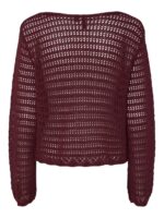 ryggen af langærmet bordeaux rød strik med hullet mønster og bådudskæring. PIECES PCFALLON Boat Neck Knit