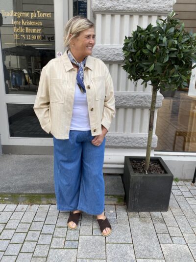 højtaljet blå denim bukser med brede ben. ONLY Carmakoma CARBEA Jeans Medium Blue Denim