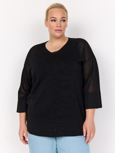model med sort bluse med 3/4 ærmer og en afslappet pasform. Wasabi WA-MARIN 1 Bluse Black