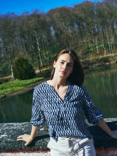 model med Freequent FQADNEY-BLOUSE Salute w. Moonbeam