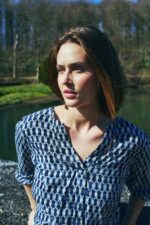 v-hals på Freequent FQADNEY-BLOUSE Salute w. Moonbeam