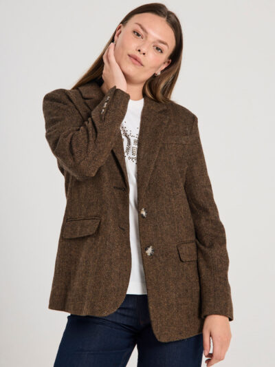model med brun blazer med knaplukning. Freequent FQZANGO-JACKET Coffee Bean w. Black