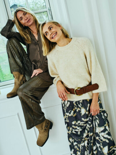 model med brune bukser med struktur i stoffet Freequent FQMATTER-PANTS Morel