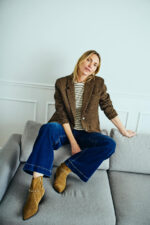 model med jeans og brun blazer med knaplukning. Freequent FQZANGO-JACKET Coffee Bean w. Black