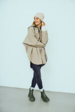 model med beige vandtæt poncho Freequent FQMOW-PONCHO Silver Mink