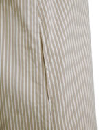 sidelomme på stribet beige kjole. Freequent FQREXA-DRESS | Simply Taupe w. Star Off-white