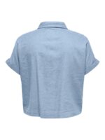 ryggen af lyseblå kortærmet skjorte ONLY Carmakoma CARCARO Shirt Cashmere Blue