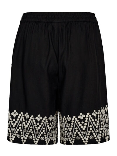 bagpå sorte shorts med hvidt broderi Freequent Black w. Moonbeam FQLINUS-SHORTS