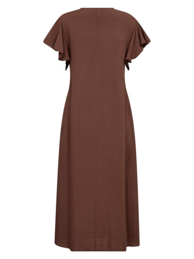 ryggen af brun kjole med korte flæsearmer og v-hals. NÜ Ana Dress Cappuccino