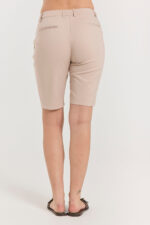 model bagfra med klassiske beige shorts Freequent FQISABELLA-SHO Simply Taupe