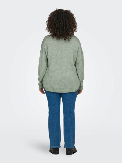 ryggen af model med grøn strik med v-hals ONLY Carmakoma CARMARGARETA Pullover Basil