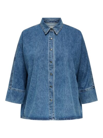 blå denimskjorte med knaplukning. ONLY Carmakoma CARGRACE SHIRT Medium Blue Denim