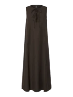 ærmeløs lang brun kjole med bindebånd på fronten. PIECES PCJENNA Midi Tie Dress Delicioso