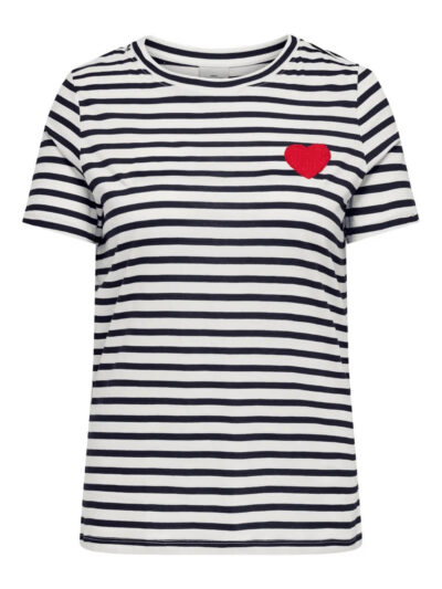 stribet t-shirt med rødt hjerte på brystet. ONLY Carmakoma CARKIKO T-shirt