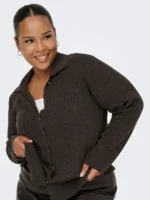 knaplukning på brun polo cardigan med knaplukning. ONLY Carmakoma CARTHEA Cardigan Chocolate Torte W. Melange