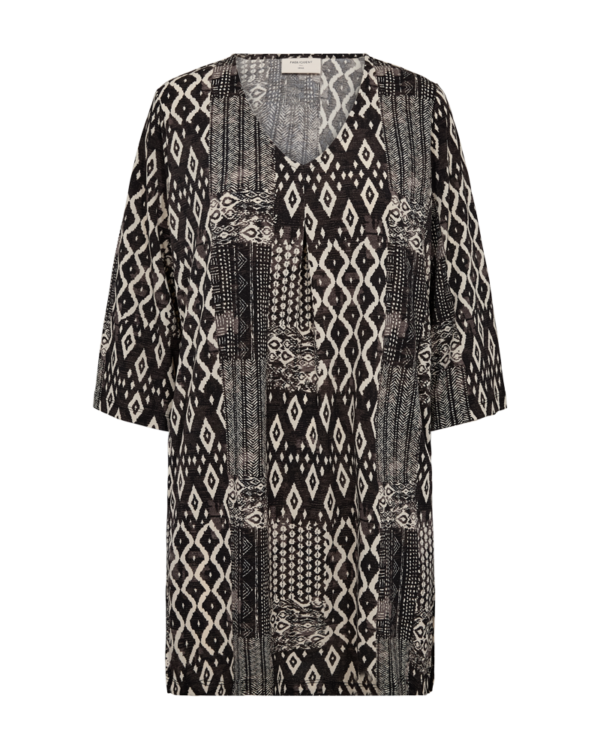 mønstret tunika i sort hvid Freequent FQFLOI-TUNIC Black w. Rainy Day