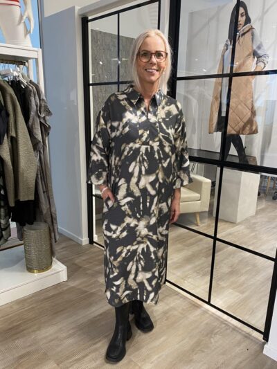lene med mønstret kjole Freequent FQNUNU-DRESS Asphalt w. Antique Bronze