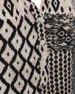 nærbillede af sort hvid mønstret kjole Freequent FQLOVO-DRESS Rainy Day w. Black