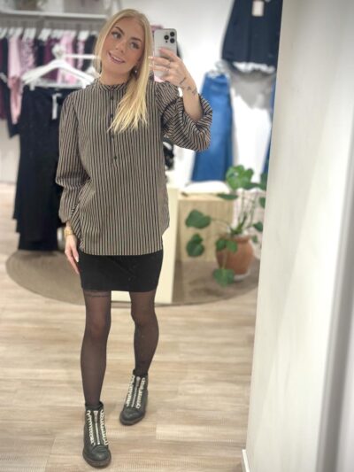 stribet bluse i brun og sort. Freequent FQJOLIE-BLOUSE | Coffee Bean w. Black